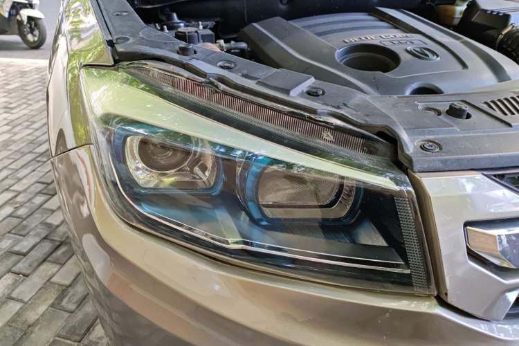 Used CHANGAN CS75 2014 1.8T Automatic Elite Model China IV Standard Right Front Headlight