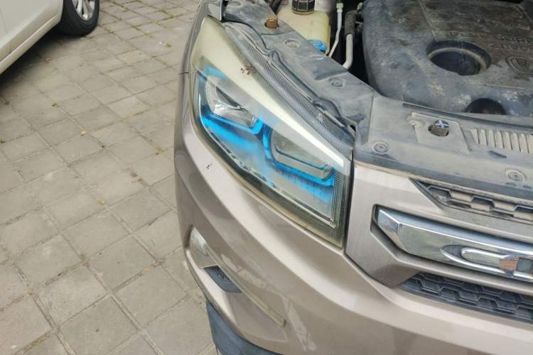 Used CHANGAN CS75 2014 2.0L Manual Luxury Version China IV Standard Right Front Headlight