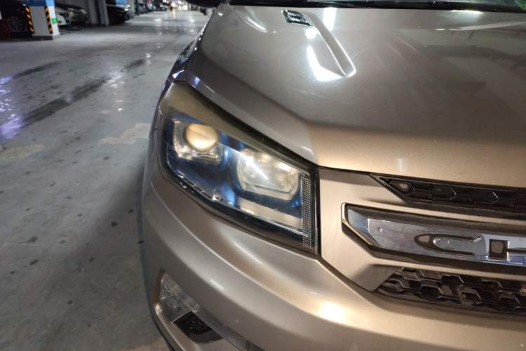 Used CHANGAN CS75 2014 2.0L Manual Luxury Version China IV Standard Right Front Headlight