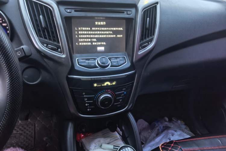 Used CHANGAN CS75 2014 2.0L Manual Luxury Version China V Standard Audio And AC Panel