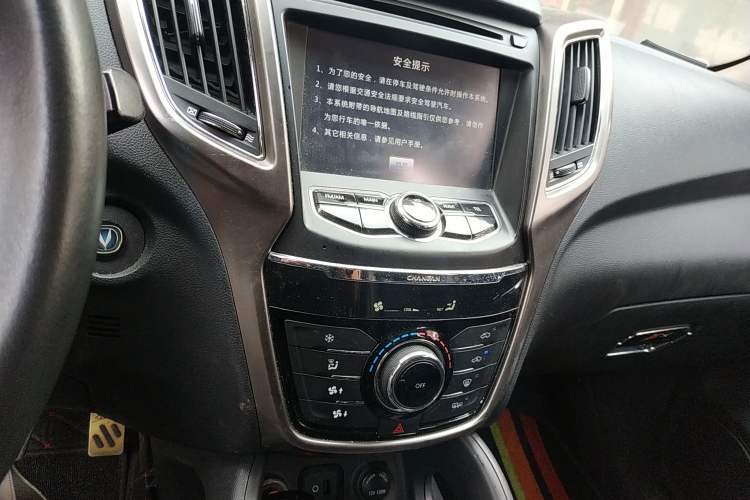 Used CHANGAN CS75 2014 2.0L Manual Luxury Version China IV Standard Audio And AC Panel