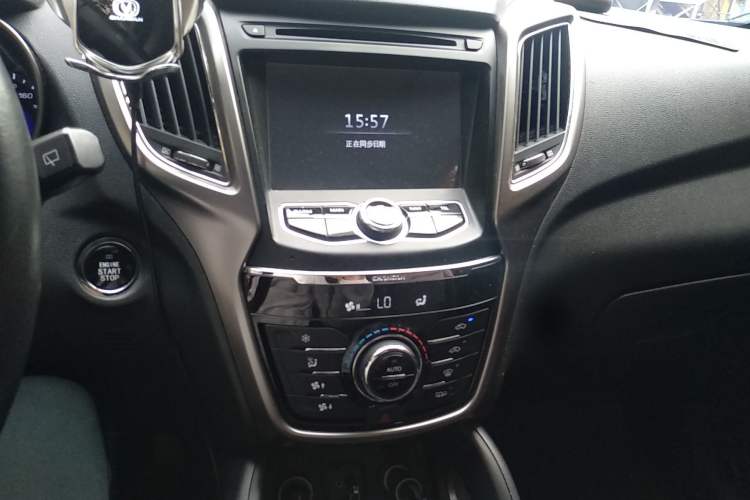Used CHANGAN CS75 2014 1.8T Automatic Elite Version China V Standard Audio And AC Panel