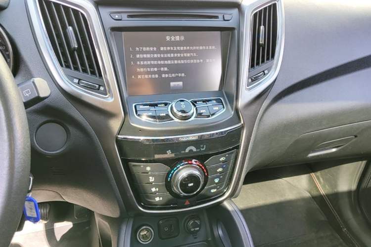 Used CHANGAN CS75 2014 2.0L Manual Luxury Version China IV Standard Audio And AC Panel