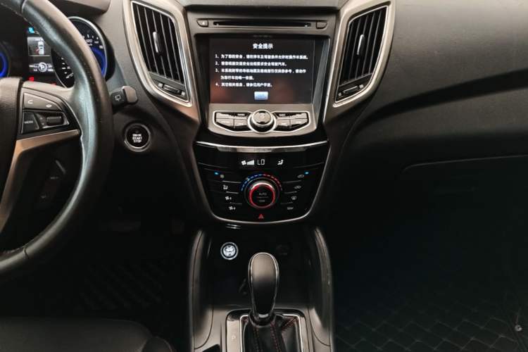 Used CHANGAN CS75 2014 1.8T Automatic Elite Model China IV Standard Audio And AC Panel