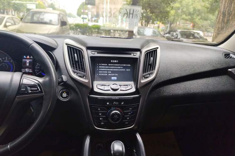Used CHANGAN CS75 2014 1.8T Automatic Elite Model China IV Standard Audio And AC Panel