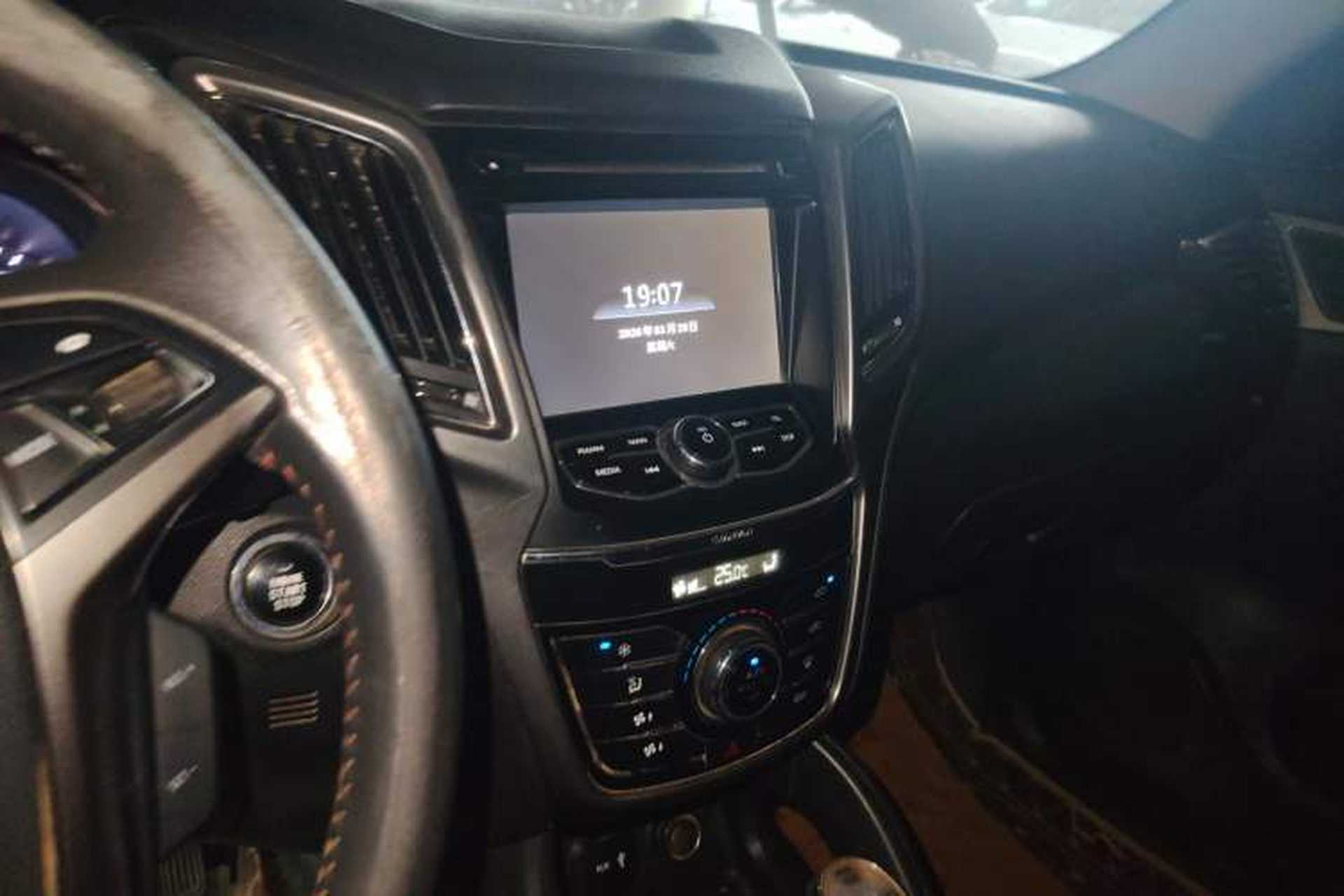 Used CHANGAN CS75 2014 1.8T Automatic Prestige Model China IV Standard Audio And AC Panel