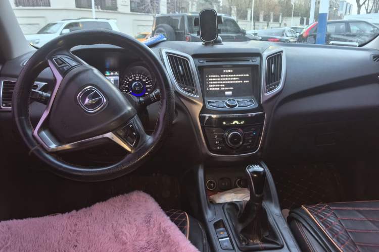 Used CHANGAN CS75 2014 2.0L Manual Luxury Version China V Standard Center Console