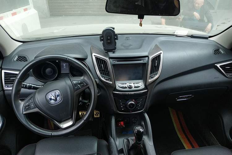 Used CHANGAN CS75 2014 2.0L Manual Luxury Version China IV Standard Center Console