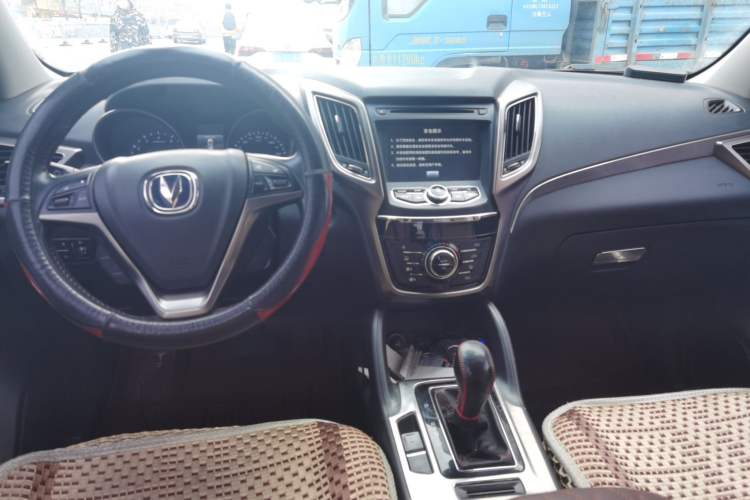 Used CHANGAN CS75 2014 1.8T Automatic Elite Model China IV Standard Center Console
