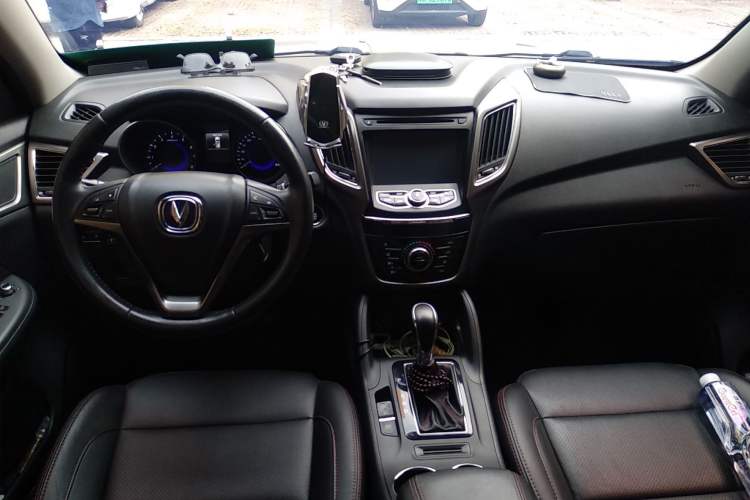 Used CHANGAN CS75 2014 1.8T Automatic Elite Version China V Standard Center Console
