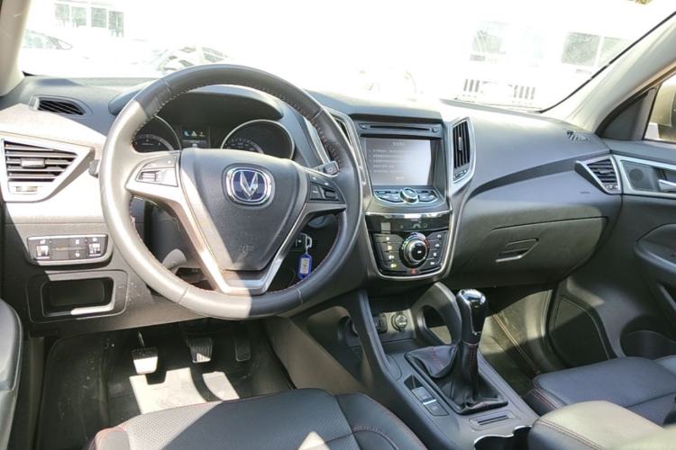 Used CHANGAN CS75 2014 2.0L Manual Luxury Version China IV Standard Center Console