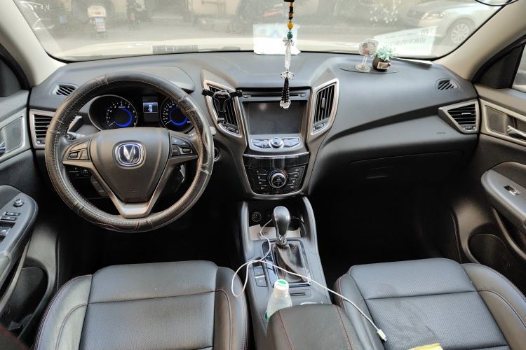 Used CHANGAN CS75 2014 1.8T Automatic Elite Model China IV Standard Center Console