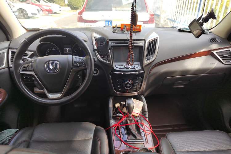 Used CHANGAN CS75 2014 1.8T Automatic Elite Model China IV Standard Center Console