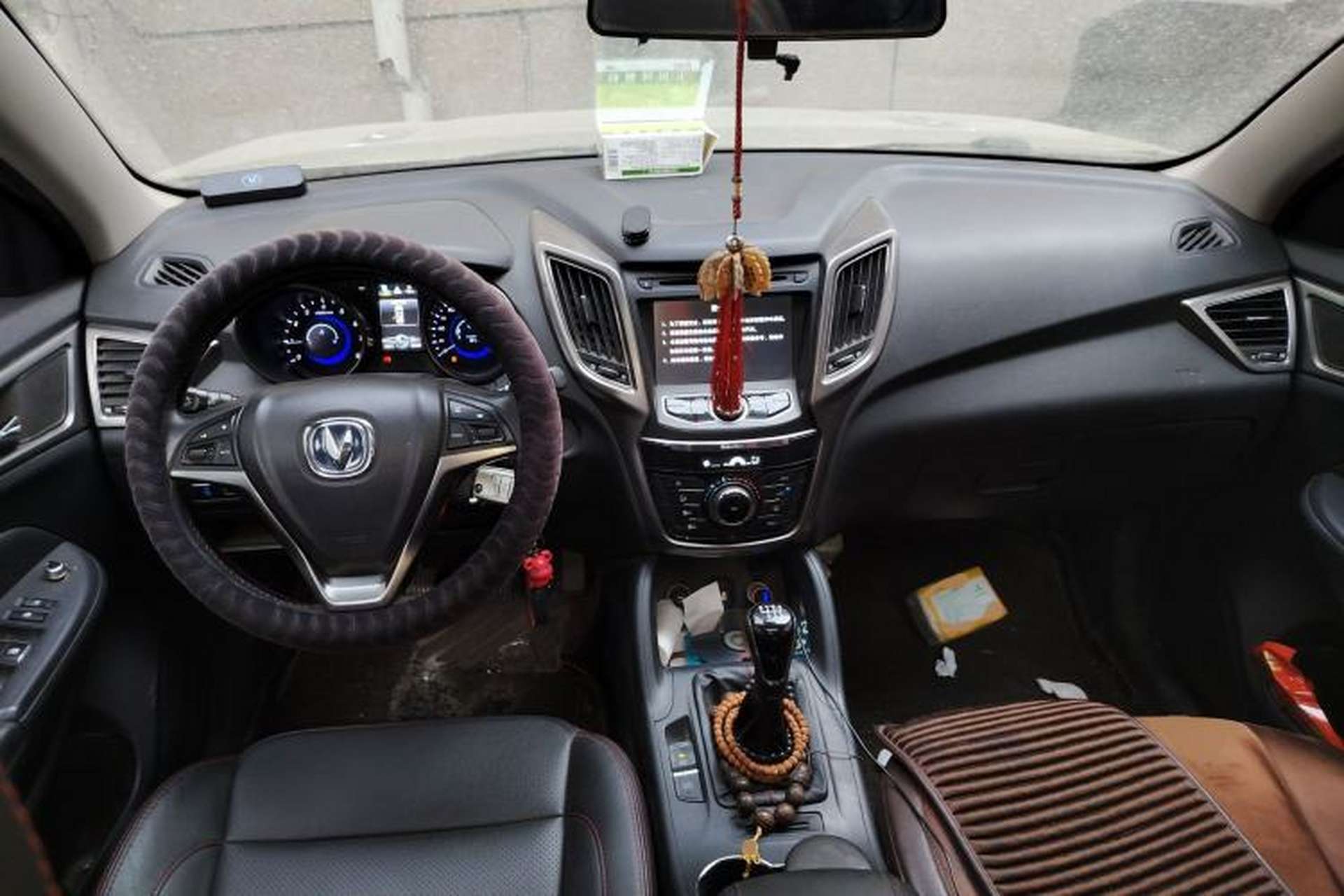Used CHANGAN CS75 2014 2.0L Manual Luxury Version China IV Standard Center Console