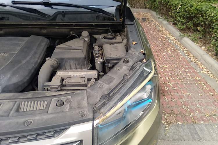 Used CHANGAN CS75 2014 1.8T Automatic Elite Version China V Standard Engine Bay Right