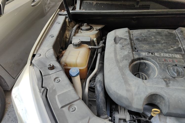 Used CHANGAN CS75 2014 1.8T Automatic Elite Model China IV Standard Engine Bay Right