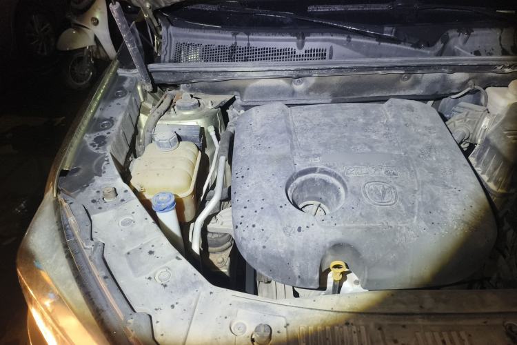 Used CHANGAN CS75 2014 2.0L Manual Leading Version China IV Standard Engine Bay Right