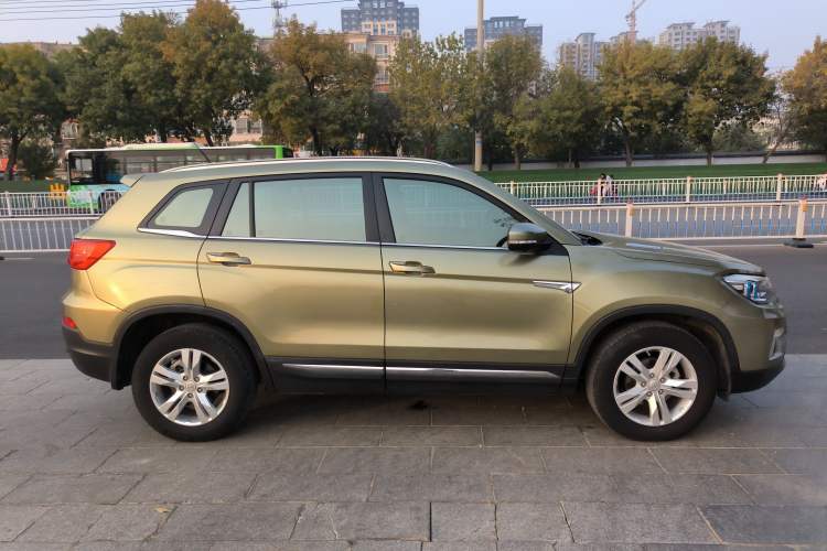 Used CHANGAN CS75 2014 1.8T Automatic Elite Model China IV Standard Exterior 2