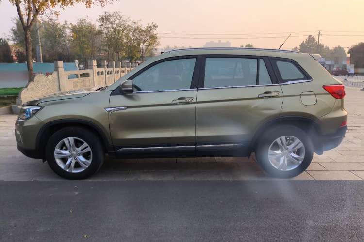 Used CHANGAN CS75 2014 1.8T Automatic Elite Model China IV Standard Exterior 5
