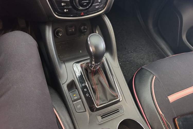 Used CHANGAN CS75 2014 1.8T Automatic Elite Version China V Standard Gear Lever