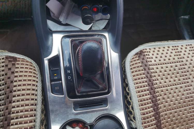 Used CHANGAN CS75 2014 1.8T Automatic Elite Model China IV Standard Gear Lever