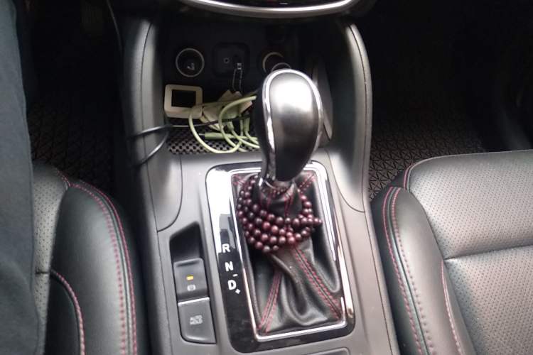 Used CHANGAN CS75 2014 1.8T Automatic Elite Version China V Standard Gear Lever