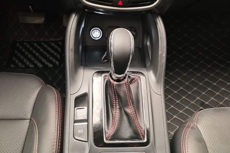 Used CHANGAN CS75 2014 1.8T Automatic Elite Model China IV Standard Gear Lever