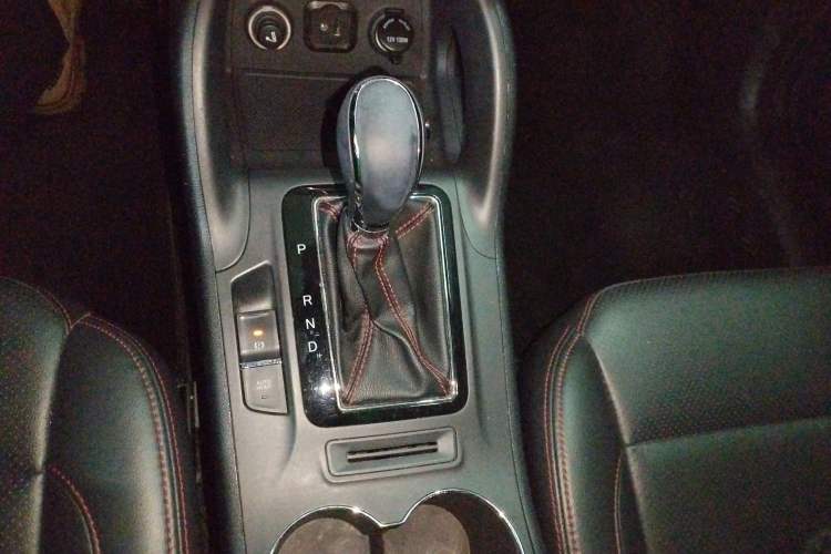 Used CHANGAN CS75 2014 1.8T Automatic Elite Model China IV Standard Gear Lever