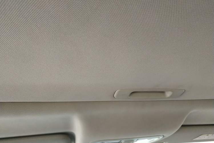 Used CHANGAN CS75 2014 2.0L Manual Luxury Version China IV Standard Headliner