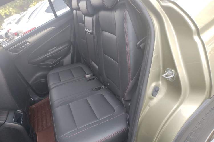 Used CHANGAN CS75 2014 2.0L Manual Luxury Version China IV Standard Interior 1