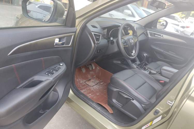 Used CHANGAN CS75 2014 2.0L Manual Luxury Version China IV Standard Interior 2