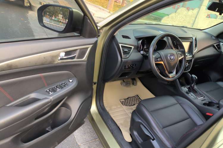 Used CHANGAN CS75 2014 1.8T Automatic Elite Model China IV Standard Interior 2