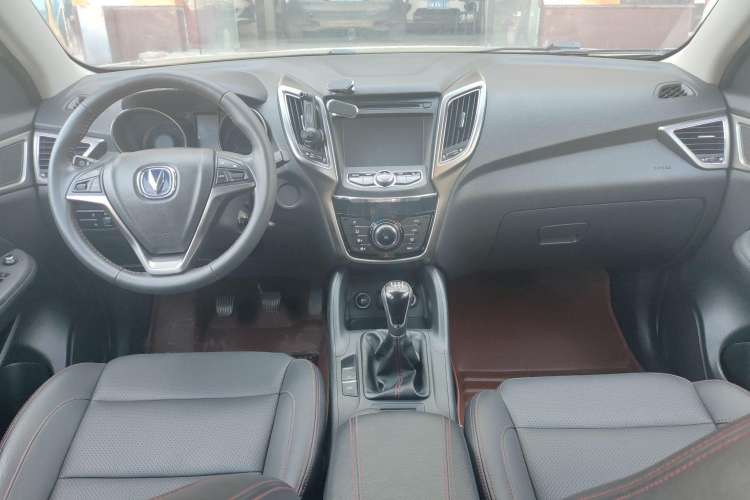 Used CHANGAN CS75 2014 2.0L Manual Luxury Version China IV Standard Interior 3