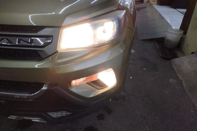 Used CHANGAN CS75 2014 1.8T Automatic Elite Model China IV Standard Left Front Headlight