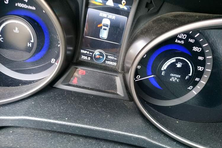 Used CHANGAN CS75 2014 2.0L Manual Luxury Version China IV Standard Odometer Close Up
