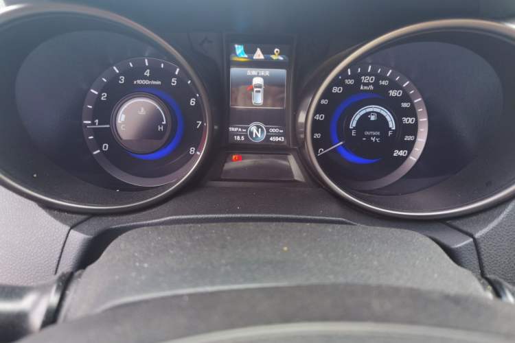 Used CHANGAN CS75 2014 1.8T Automatic Elite Model China IV Standard Odometer Close Up