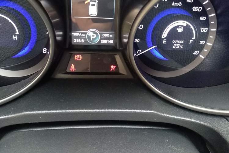 Used CHANGAN CS75 2014 1.8T Automatic Elite Version China V Standard Odometer Close Up