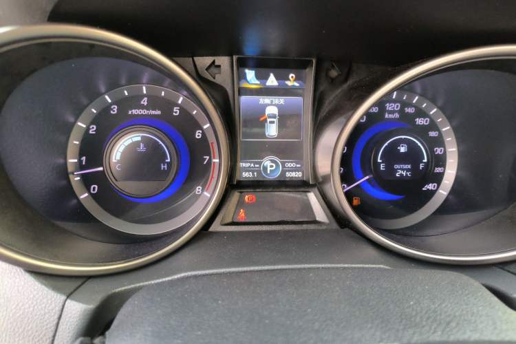 Used CHANGAN CS75 2014 1.8T Automatic Elite Model China IV Standard Odometer Close Up