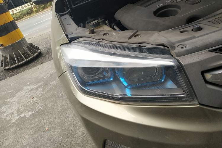 Used CHANGAN CS75 2014 2.0L Manual Luxury Version China IV Standard Right Front Headlight