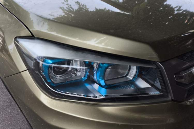 Used CHANGAN CS75 2014 1.8T Automatic Elite Version China V Standard Right Front Headlight