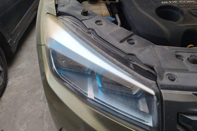 Used CHANGAN CS75 2014 1.8T Automatic Elite Model China IV Standard Right Front Headlight