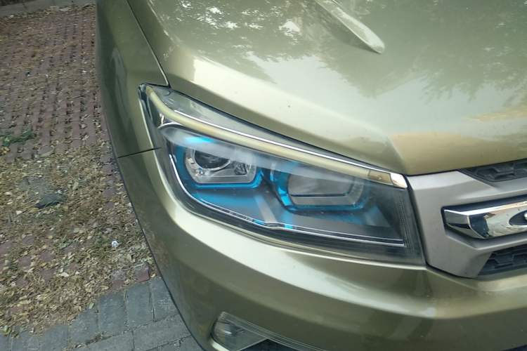 Used CHANGAN CS75 2014 1.8T Automatic Elite Version China V Standard Right Front Headlight