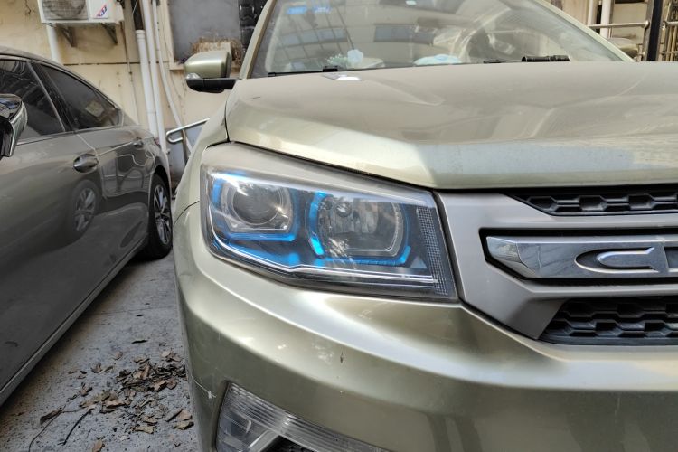 Used CHANGAN CS75 2014 1.8T Automatic Elite Model China IV Standard Right Front Headlight