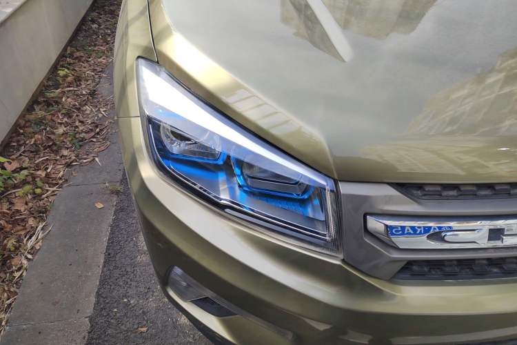 Used CHANGAN CS75 2014 1.8T Automatic Elite Model China IV Standard Right Front Headlight