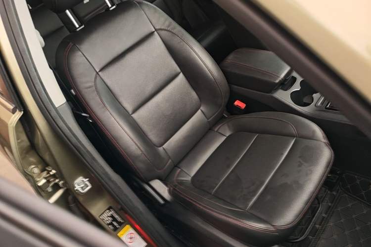 Used CHANGAN CS75 2014 1.8T Automatic Elite Model China IV Standard Right Front Seat