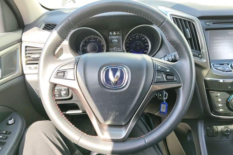 Used CHANGAN CS75 2014 2.0L Manual Luxury Version China IV Standard Steering Wheel