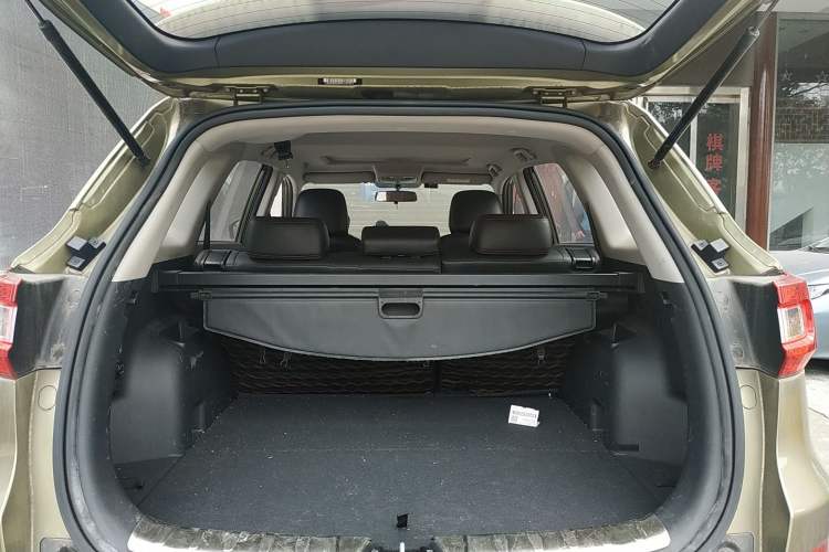 Used CHANGAN CS75 2014 2.0L Manual Luxury Version China IV Standard Trunk