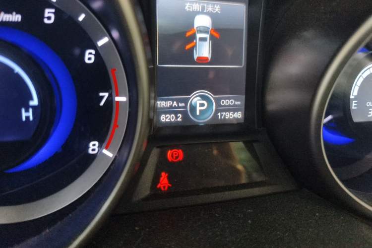Used CHANGAN CS75 2014 1.8T Automatic Elite Model China IV Standard Odometer Close Up