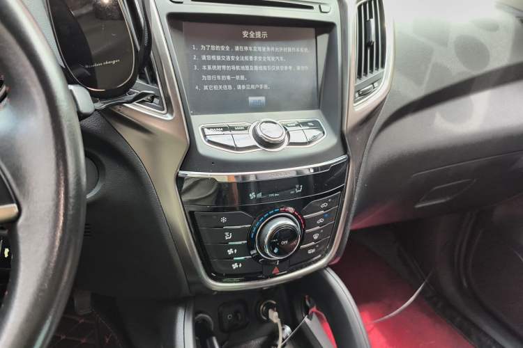 Used CHANGAN CS75 2014 2.0L Manual Luxury Version China V Standard Audio And AC Panel