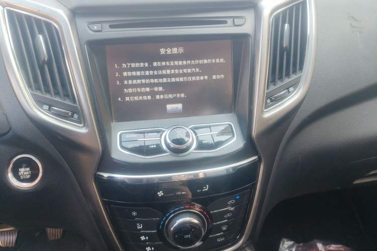 Used CHANGAN CS75 2014 2.0L Manual Leading Version China IV Standard Audio And AC Panel